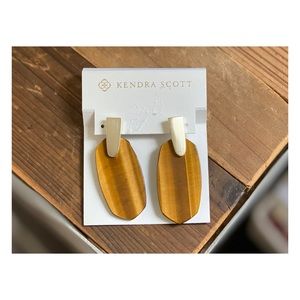 Kendra Scott • Gold + Brown Drop Earrings